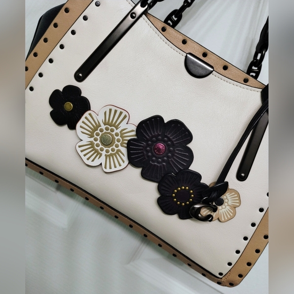 Coach Dreamer 29 With Tea Rose Applique And Rivets - Picture 5 of 13
